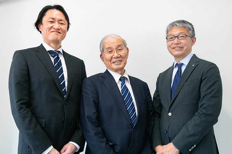 アイティ企画の石井隆生氏と石井武氏、シモセンの村上博史氏